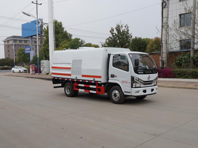 東風(fēng)D6   護(hù)欄清洗車(chē)