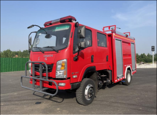 東風(fēng)四驅(qū)4噸水罐消防車
